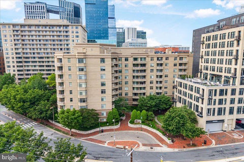 Condo For Sale - 7111 Woodmont Avenue #308<br/> BETHESDA, MD 20815
