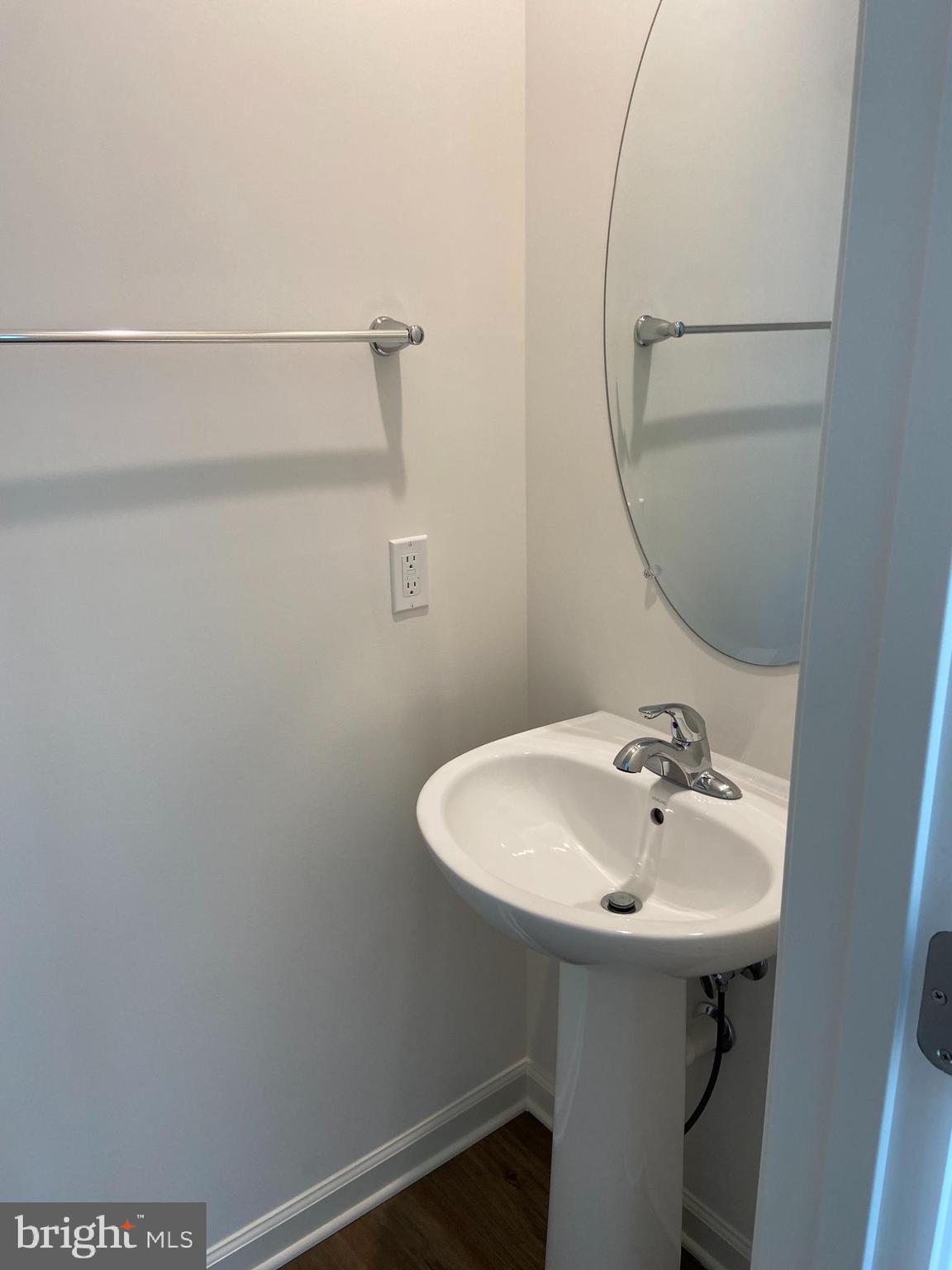 OVERLOOK AT RIVERSIDE TOWNHOMES - Residential Lease