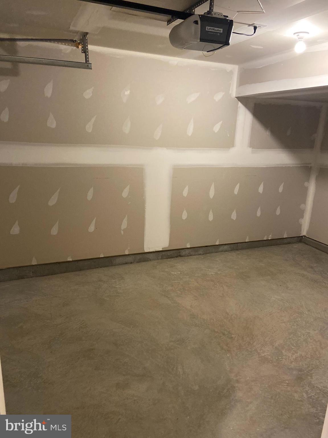 OVERLOOK AT RIVERSIDE TOWNHOMES - Residential Lease