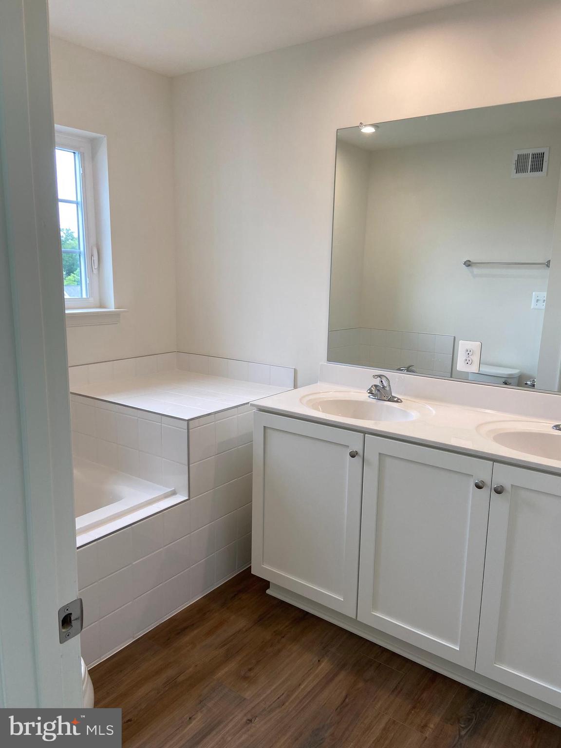 OVERLOOK AT RIVERSIDE TOWNHOMES - Residential Lease