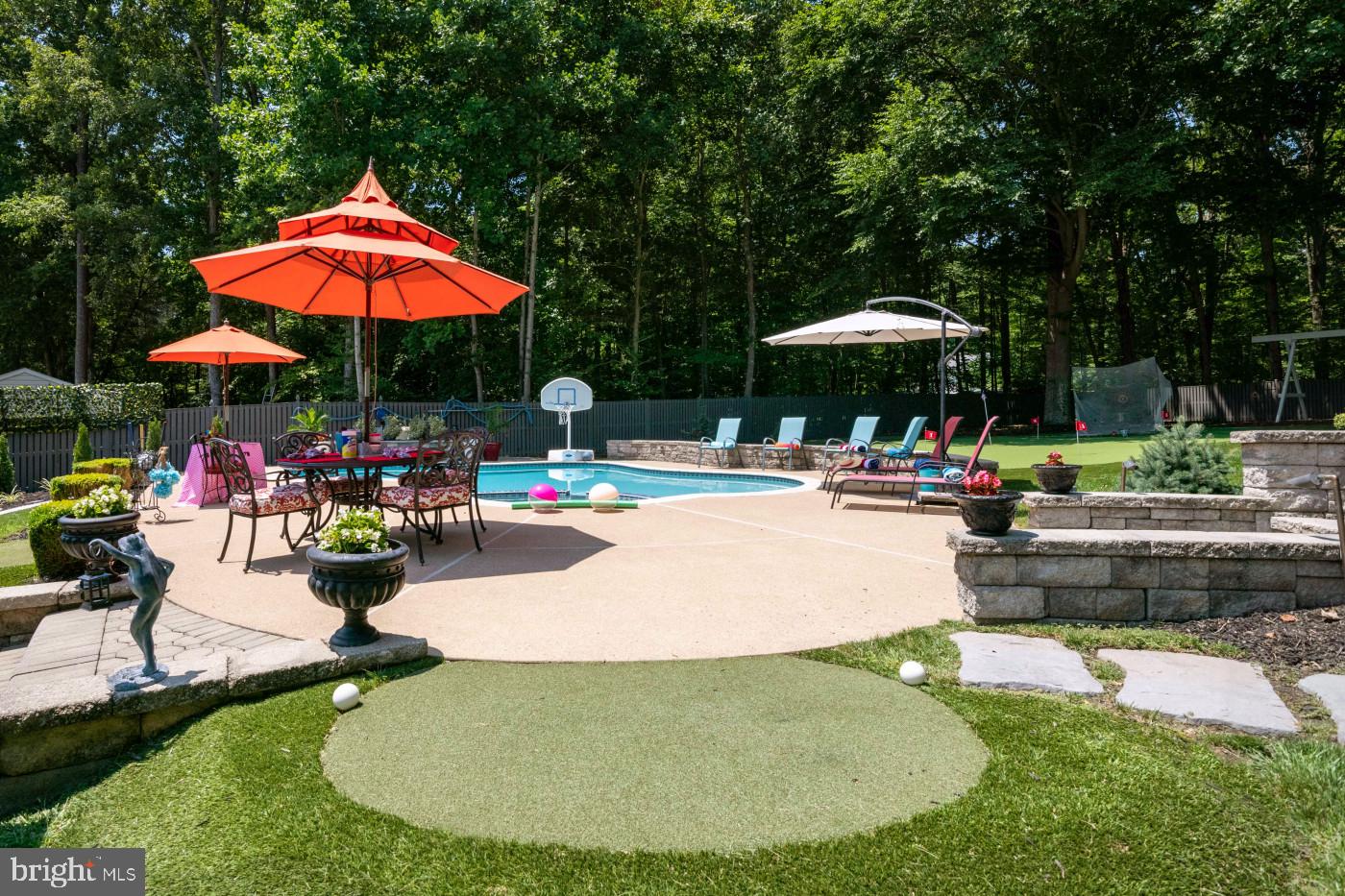 BARRINGTON OAKS - Residential