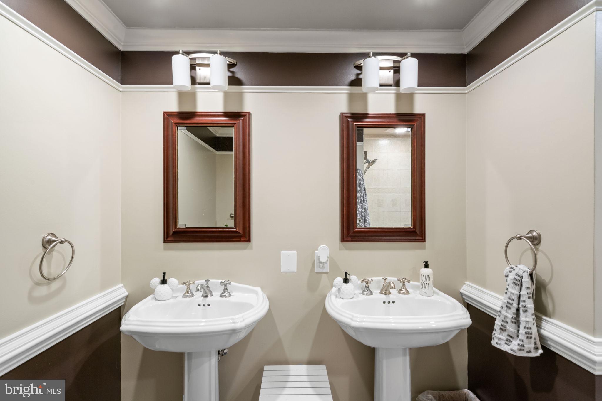 BARRINGTON OAKS - Residential