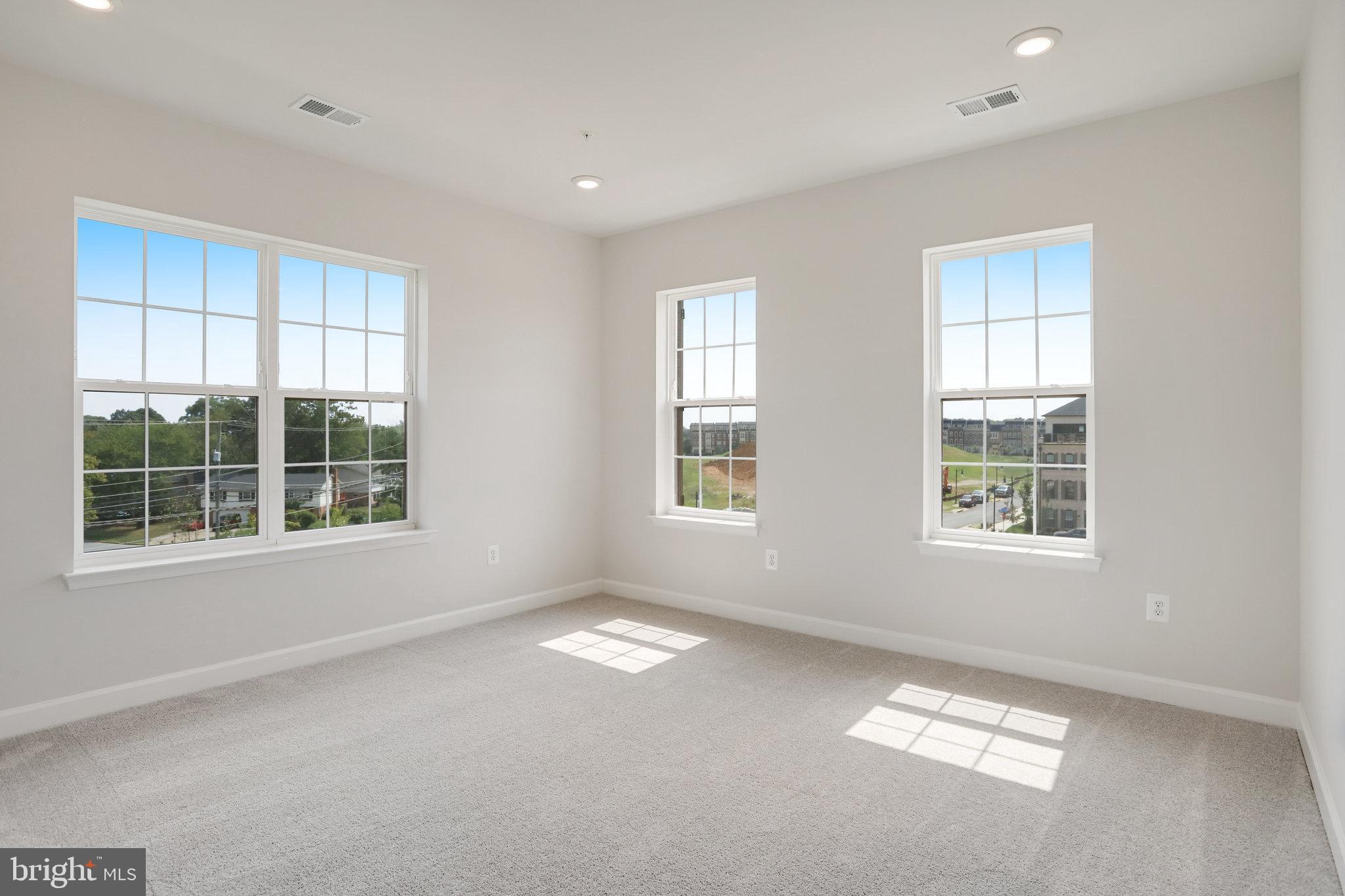 POTOMAC OVERLOOK - Residential