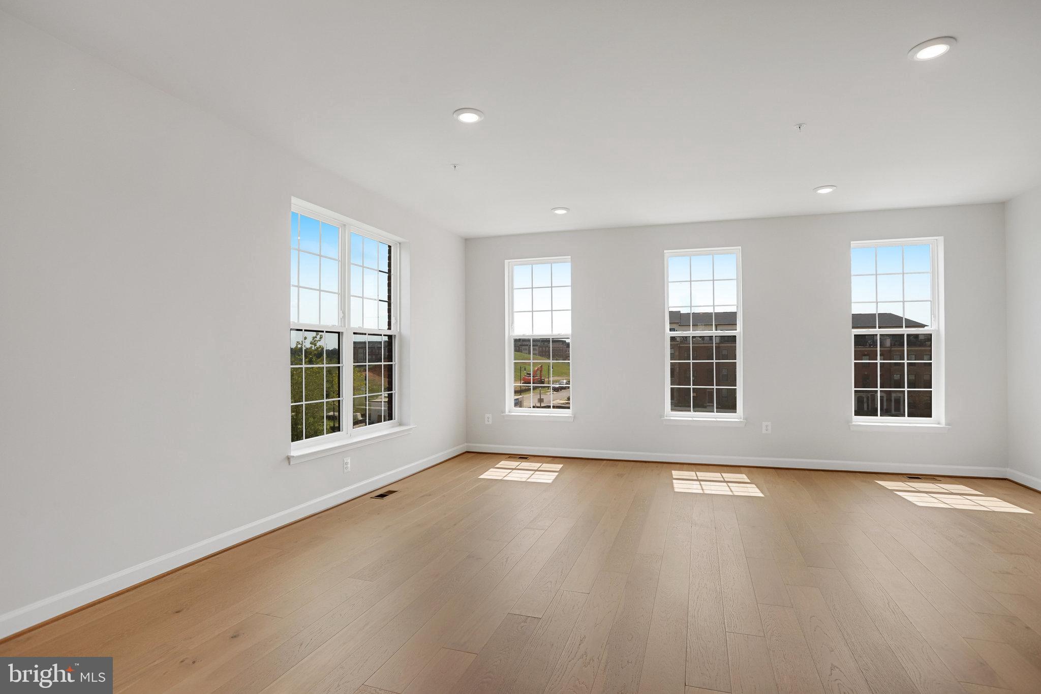 POTOMAC OVERLOOK - Residential