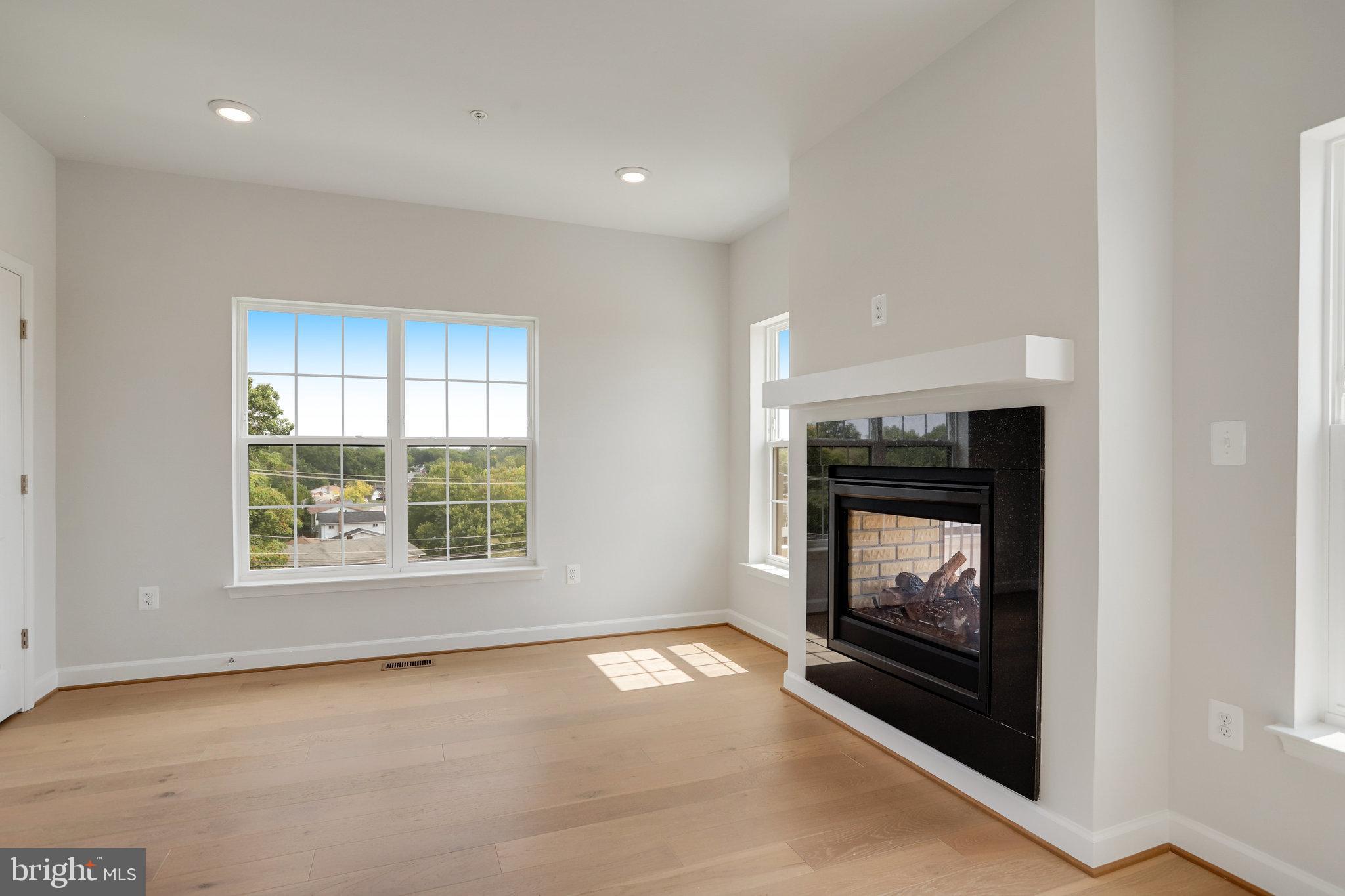 POTOMAC OVERLOOK - Residential