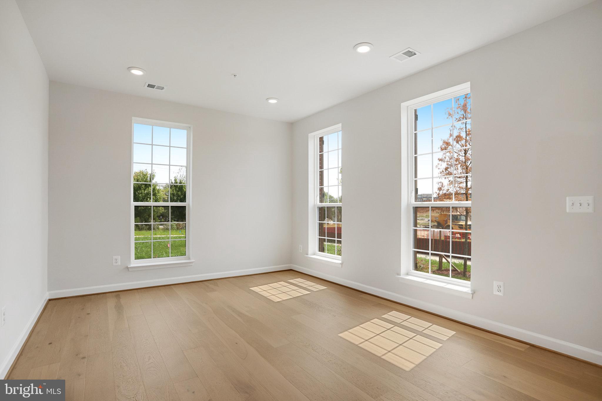 POTOMAC OVERLOOK - Residential