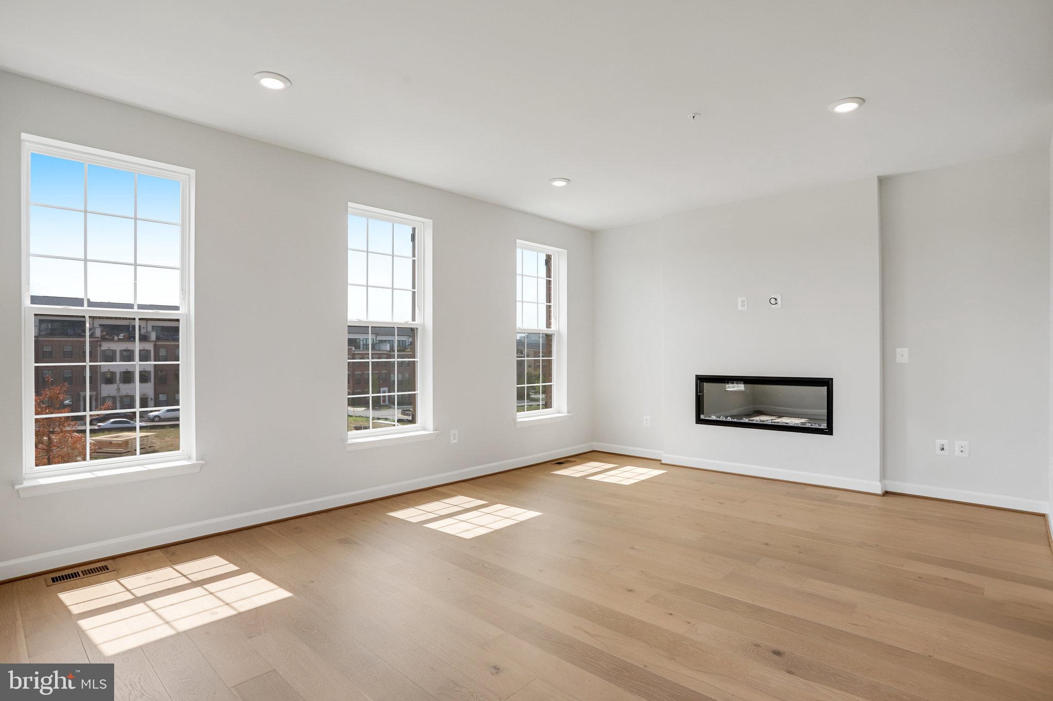 POTOMAC OVERLOOK - Residential