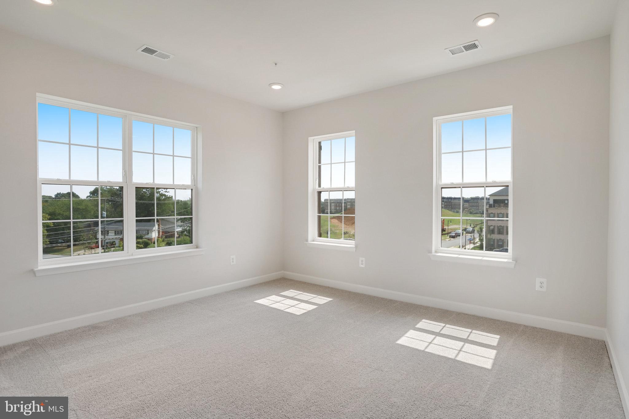 POTOMAC OVERLOOK - Residential