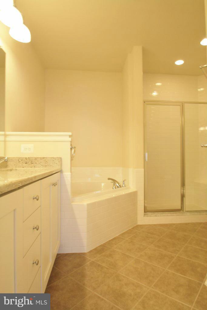 OLD TOWN COMMONS - Residential Lease