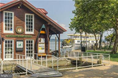 OLD TOWN COMMONS - Residential Lease