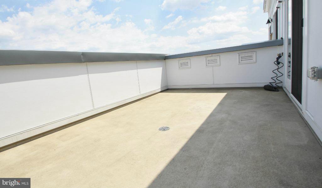 OLD TOWN COMMONS - Residential Lease