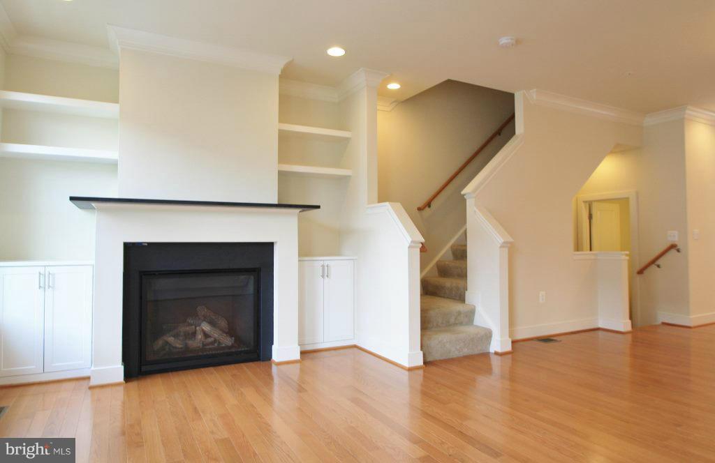 OLD TOWN COMMONS - Residential Lease