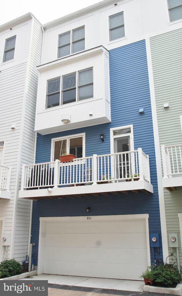 OLD TOWN COMMONS - Residential Lease