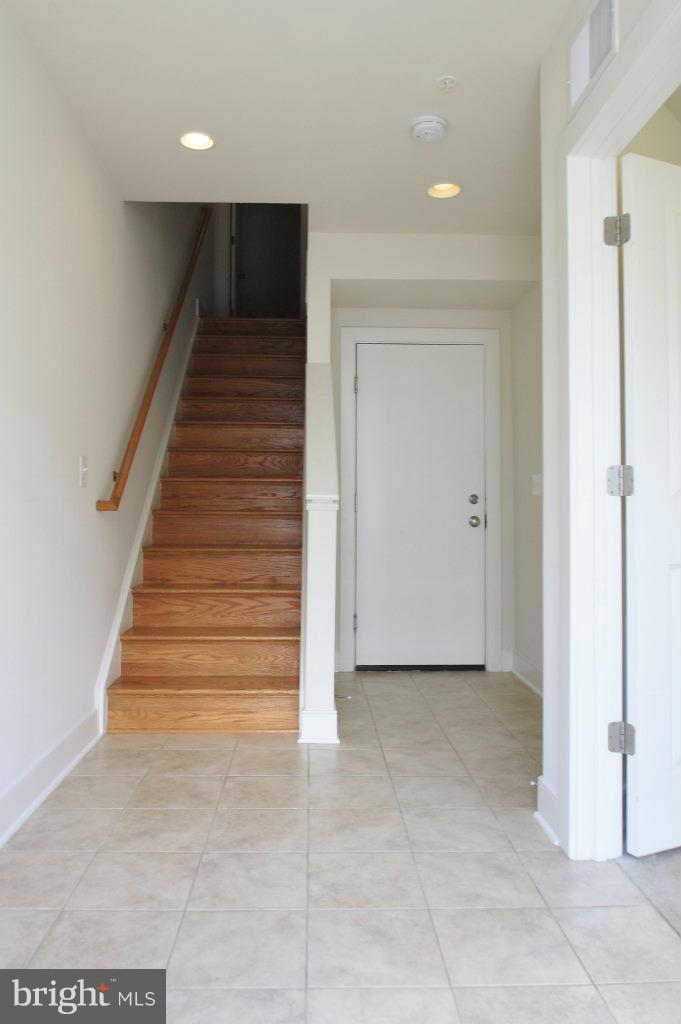 OLD TOWN COMMONS - Residential Lease