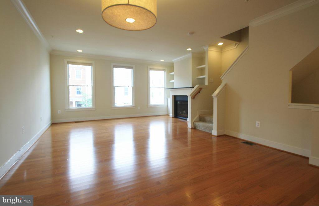 OLD TOWN COMMONS - Residential Lease