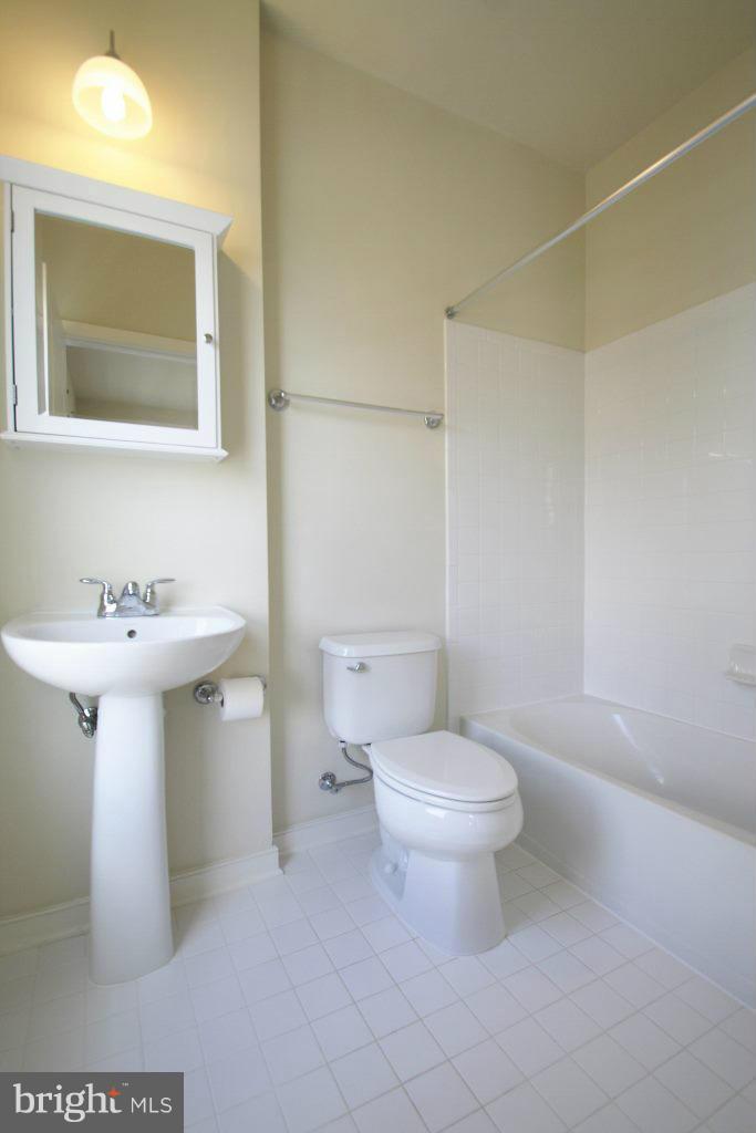 OLD TOWN COMMONS - Residential Lease