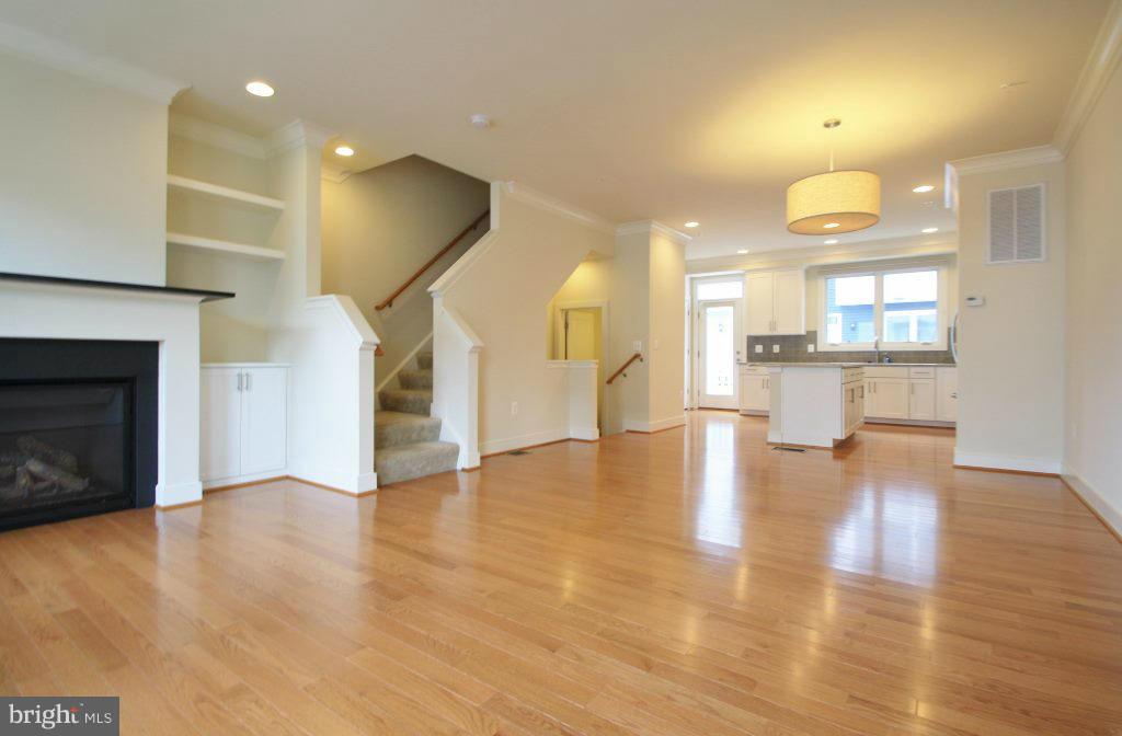 OLD TOWN COMMONS - Residential Lease