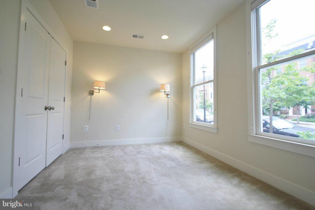 OLD TOWN COMMONS - Residential Lease