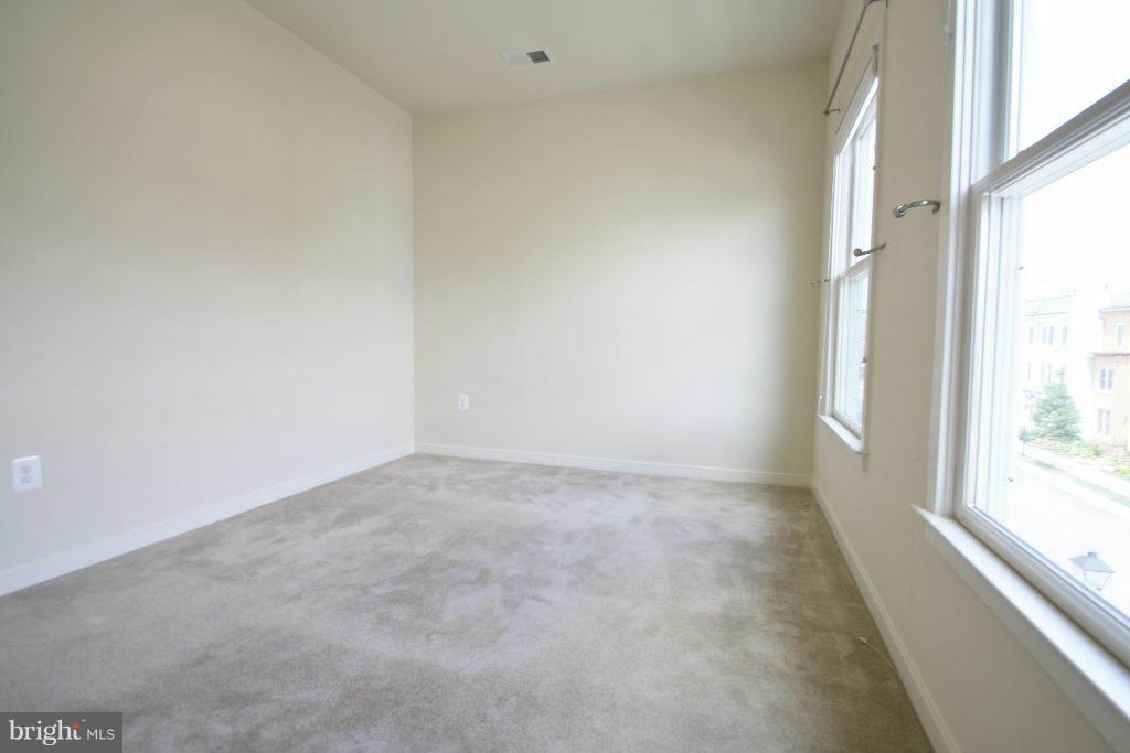 OLD TOWN COMMONS - Residential Lease