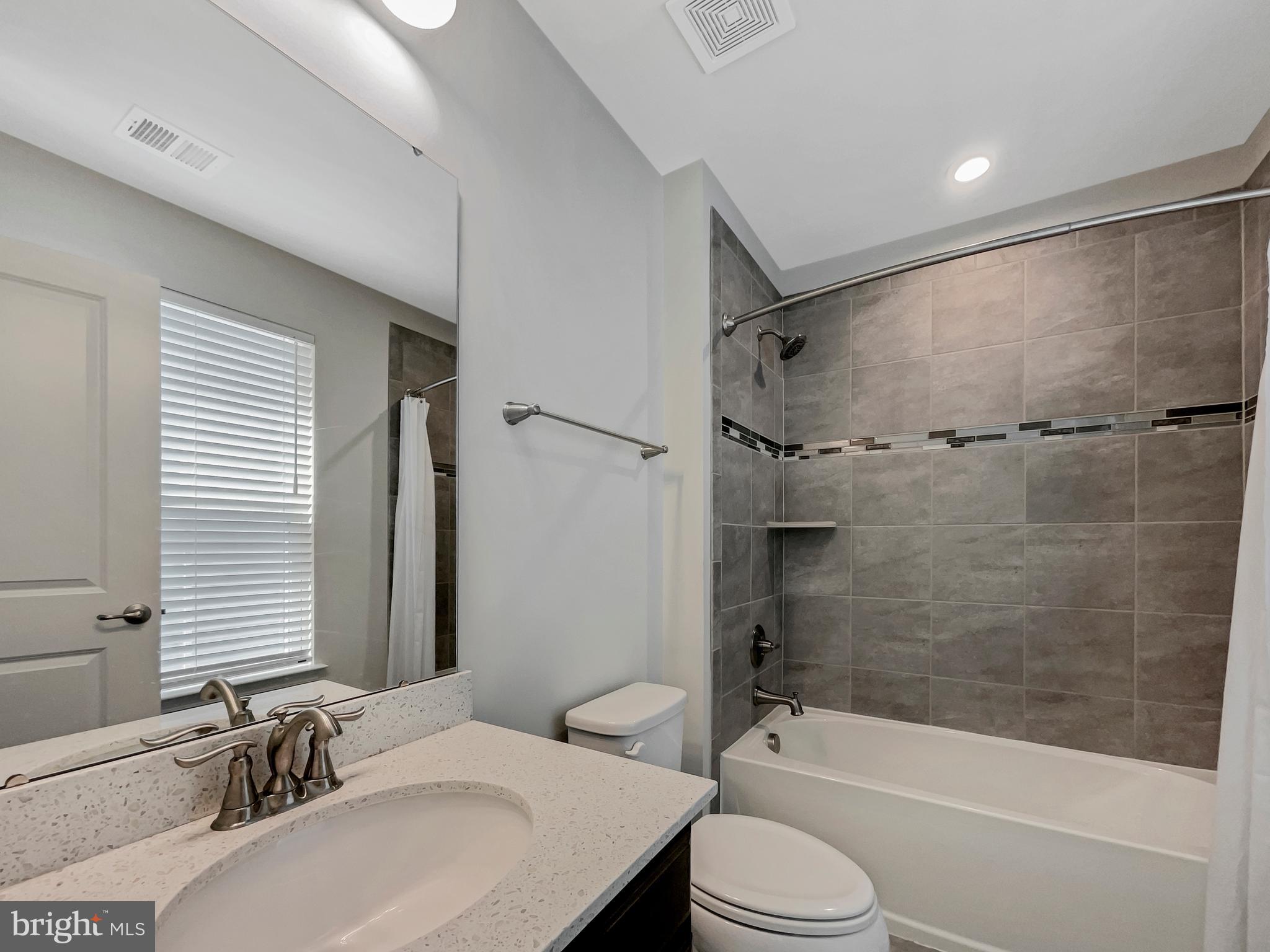 MAY'S QUARTER - Residential