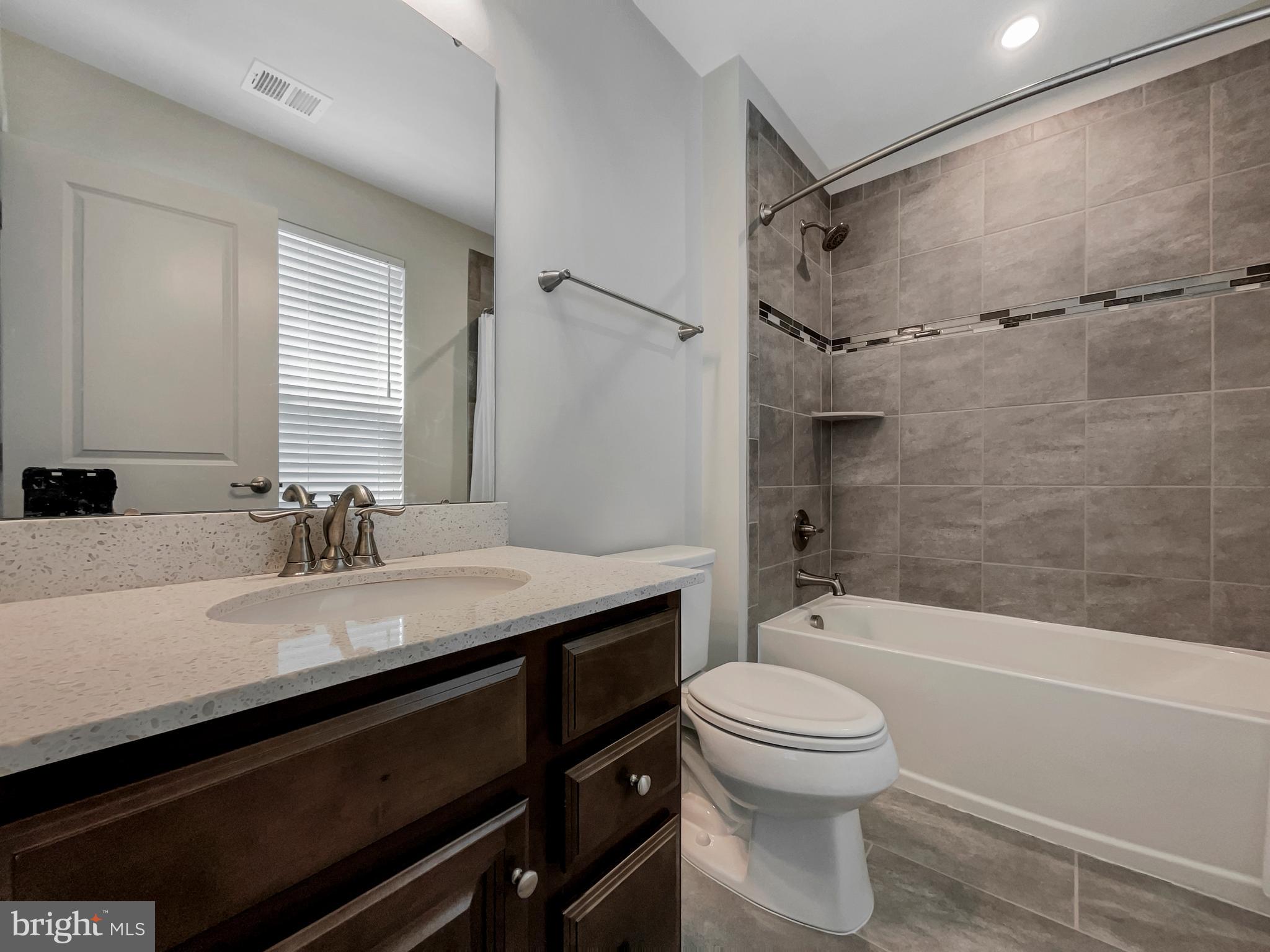 MAY'S QUARTER - Residential