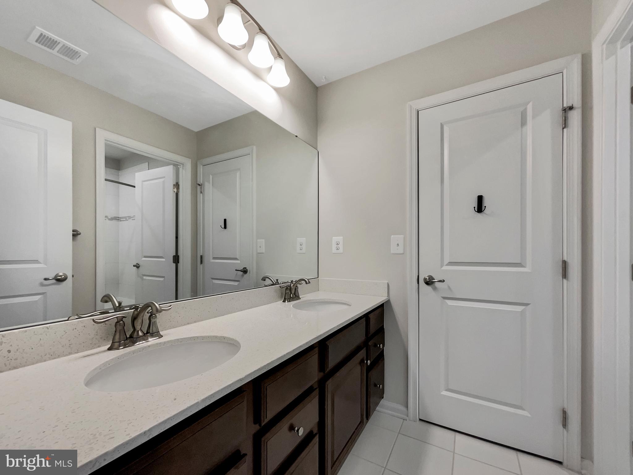 MAY'S QUARTER - Residential