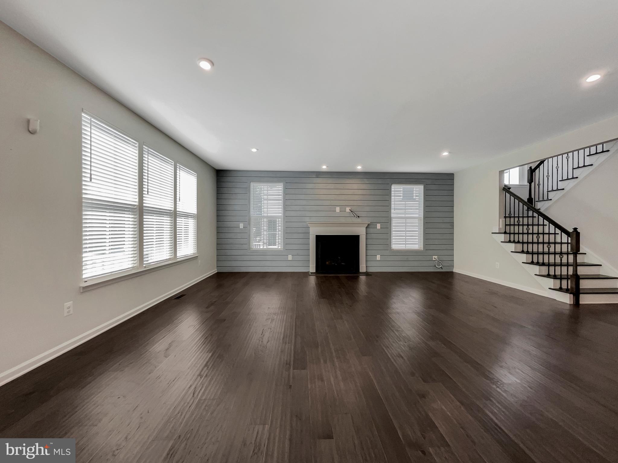 MAY'S QUARTER - Residential