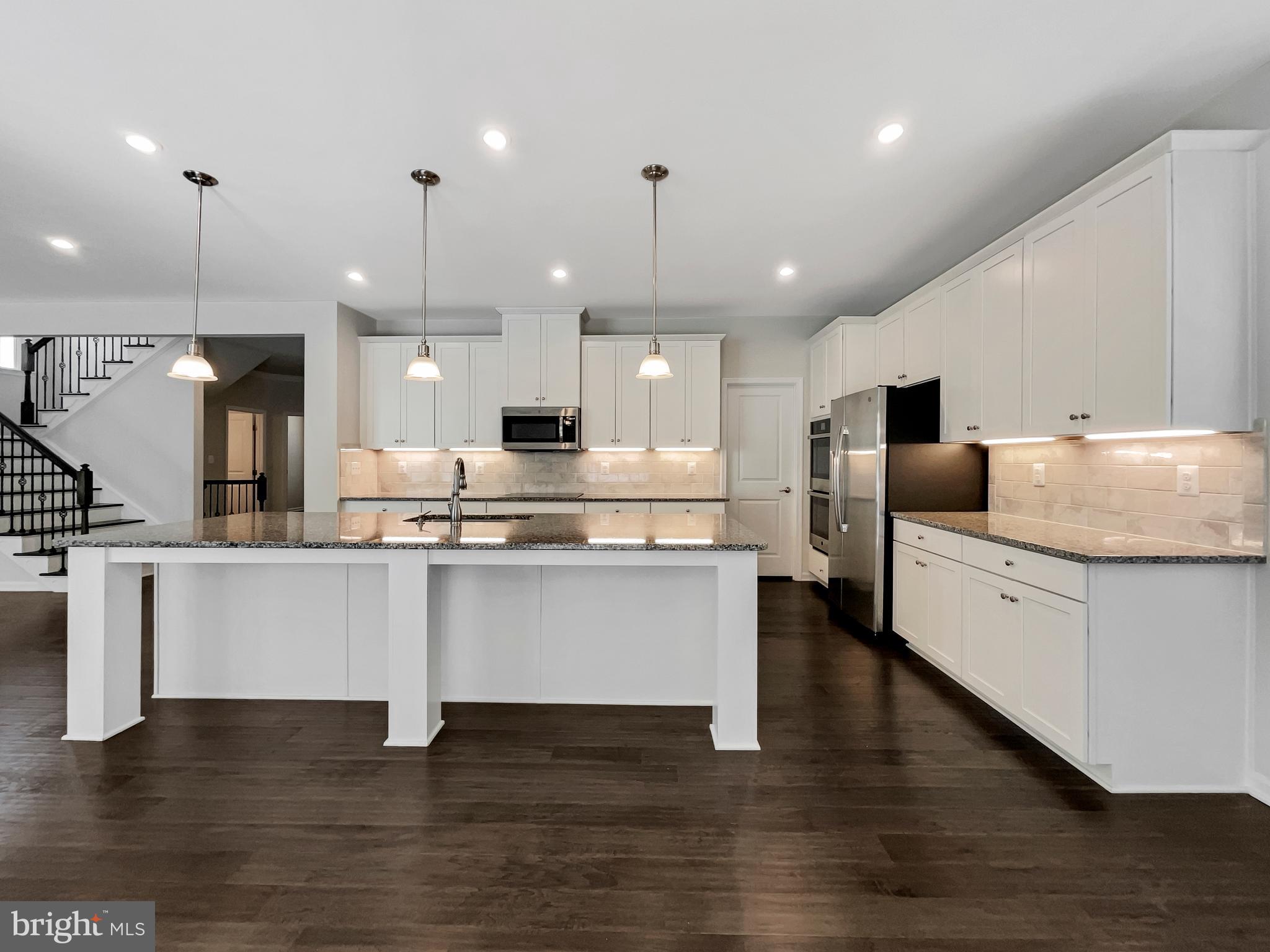 MAY'S QUARTER - Residential