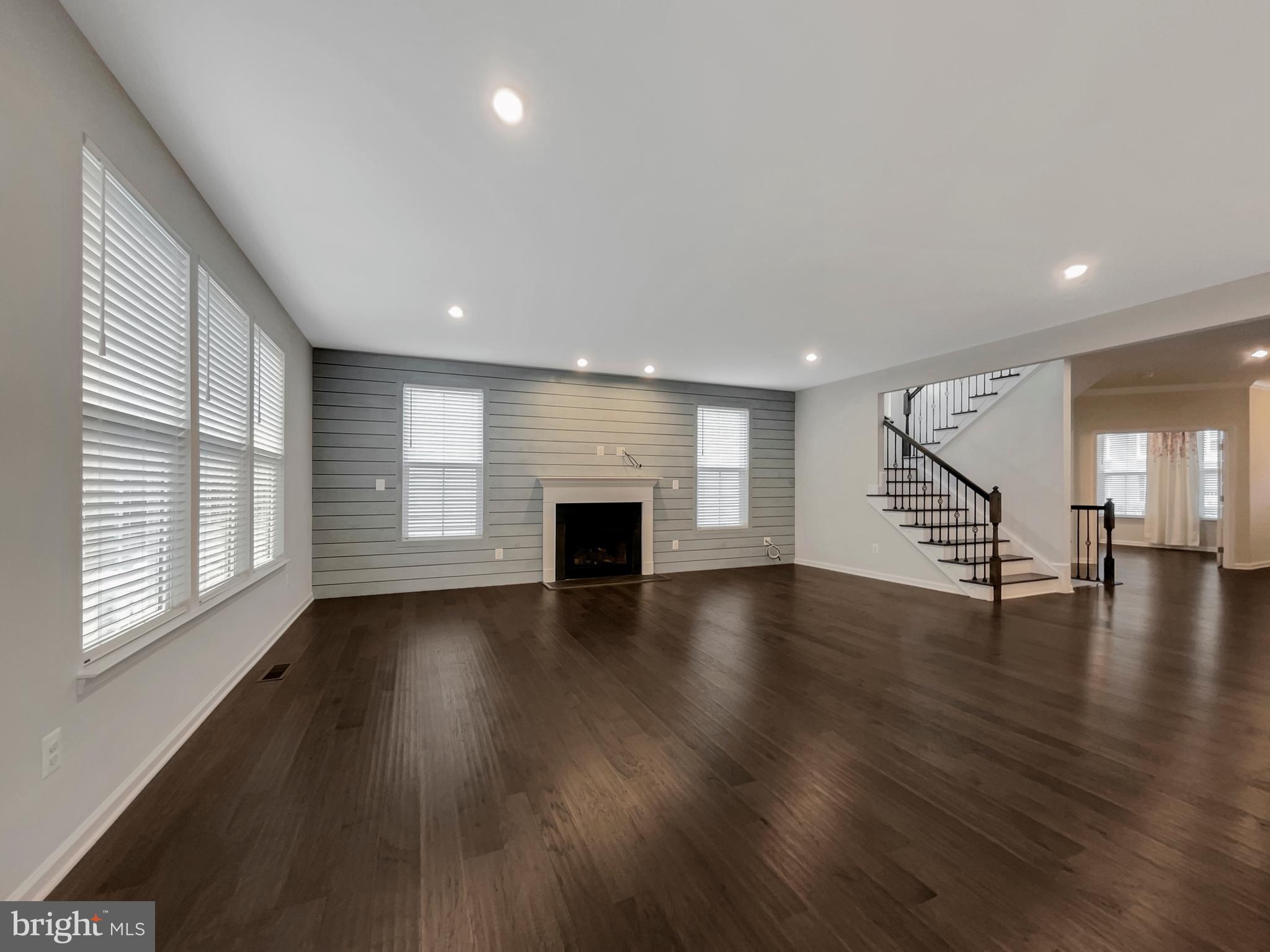 MAY'S QUARTER - Residential