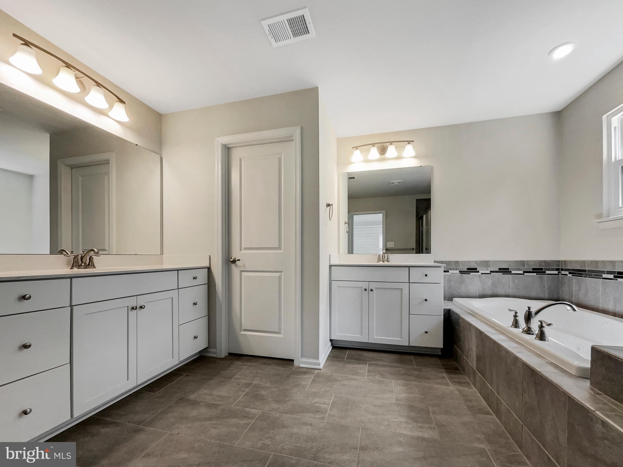 MAY'S QUARTER - Residential