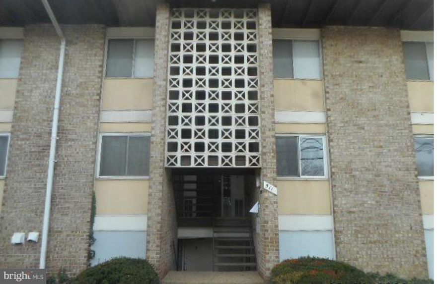 Two Bed One Bath Condo. All utilities included. Close to the National Harbor. Metro Bus at the front entrance. Close to Park N Ride, Near great shopping and restaurants; Tanger Outlets, MGM Casino. quick commute to VA, DC, Indian Head Naval Base, Pentagon, Andrews AFB.