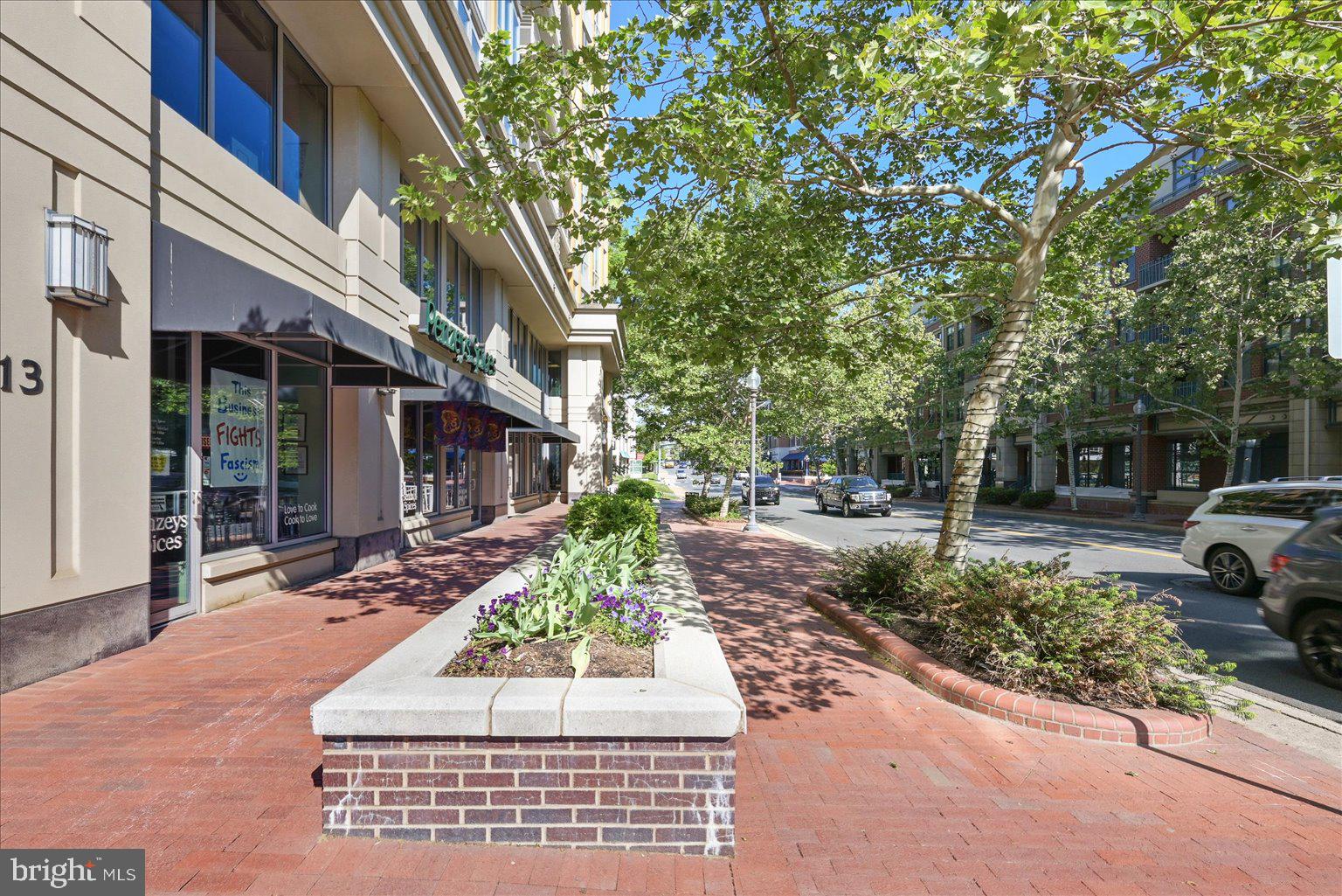 BYRON CONDOMINIUM - Residential