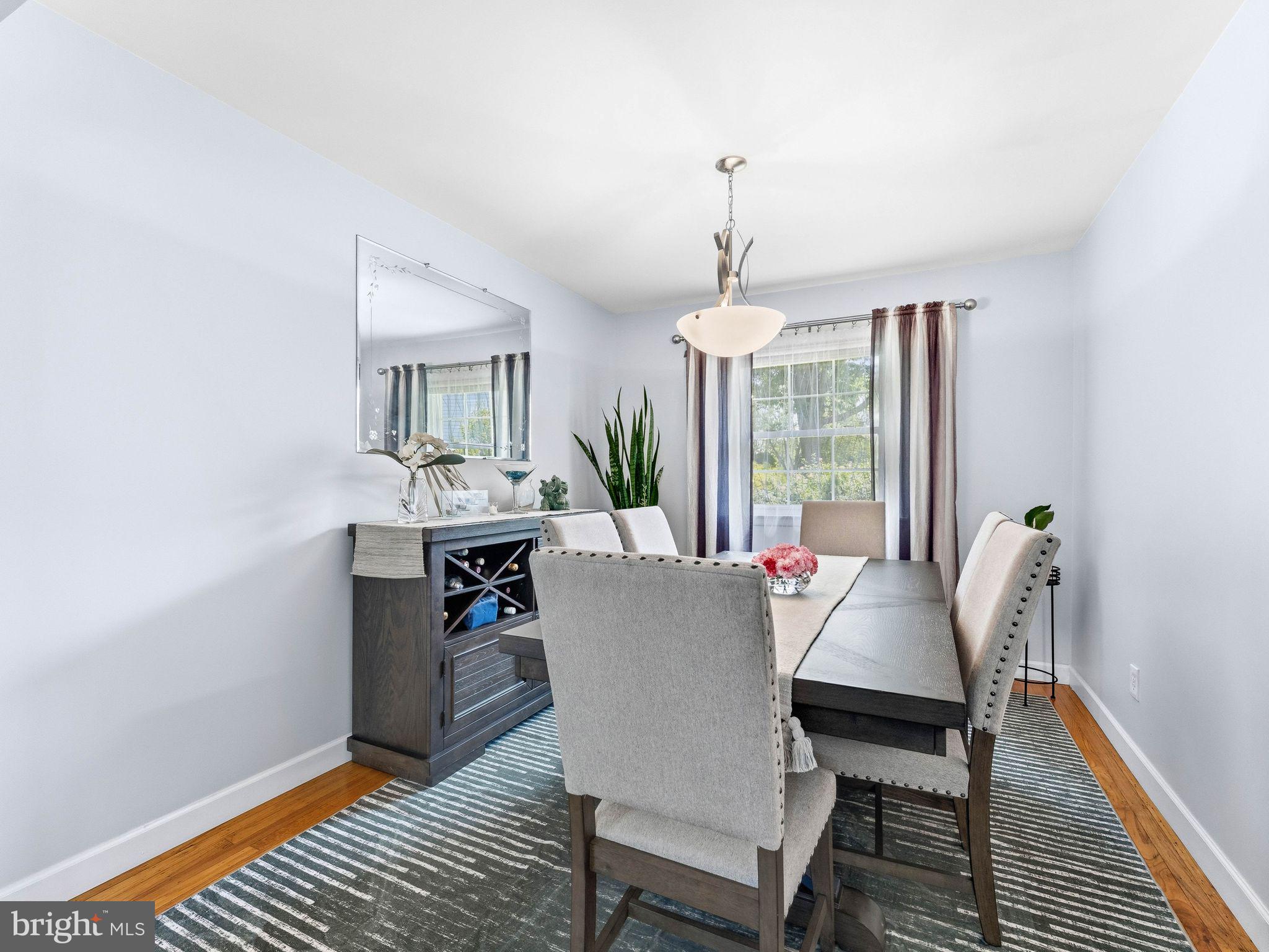 2212 CHESTNUT HILL DRIVE