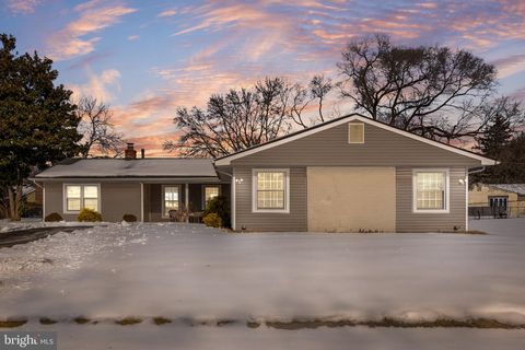 Photo of 33 New Pond Lane, WILLINGBORO, NJ 08046 (MLS # NJBL2104866)