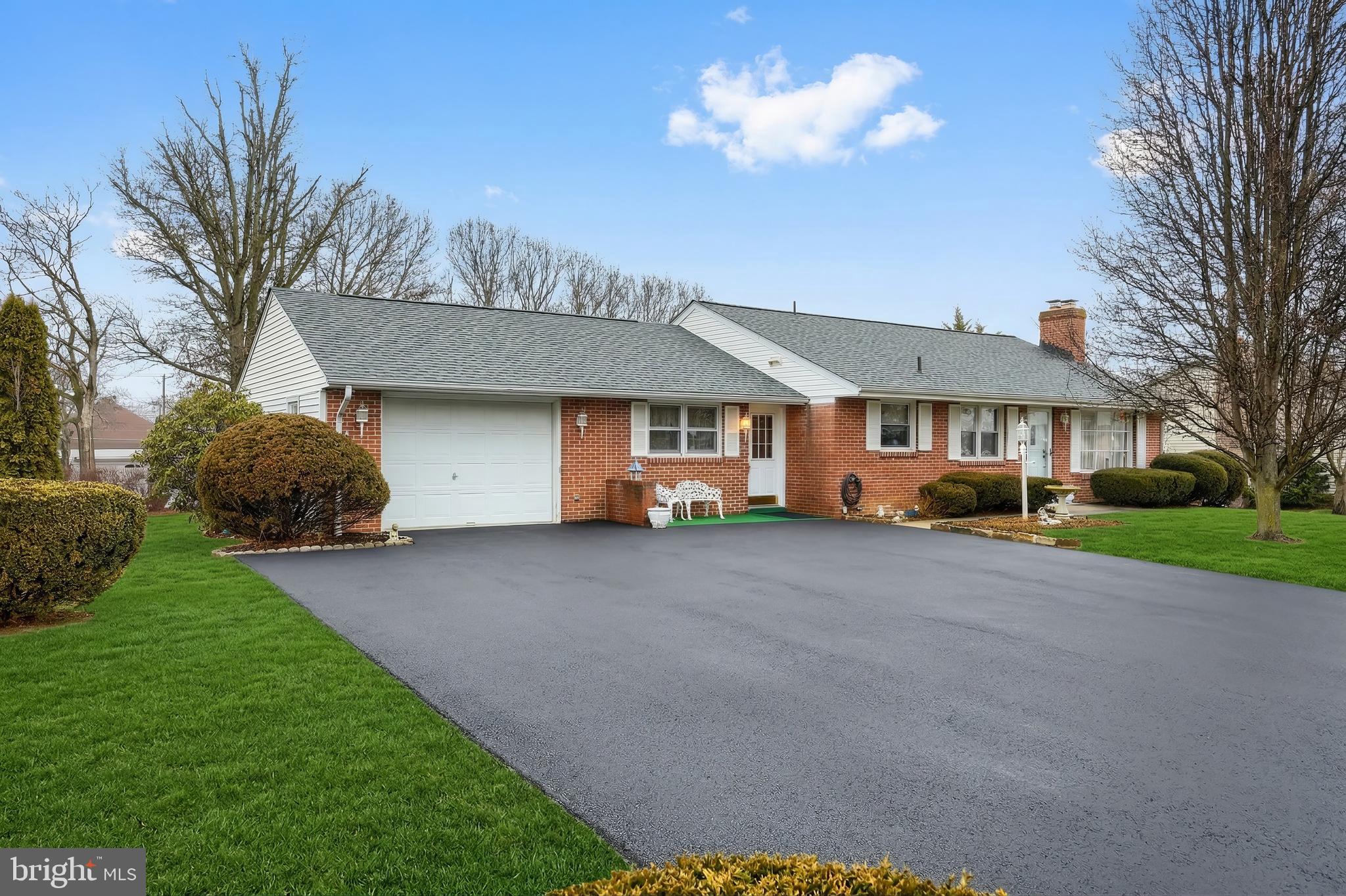 MUMMERT DR. - Residential