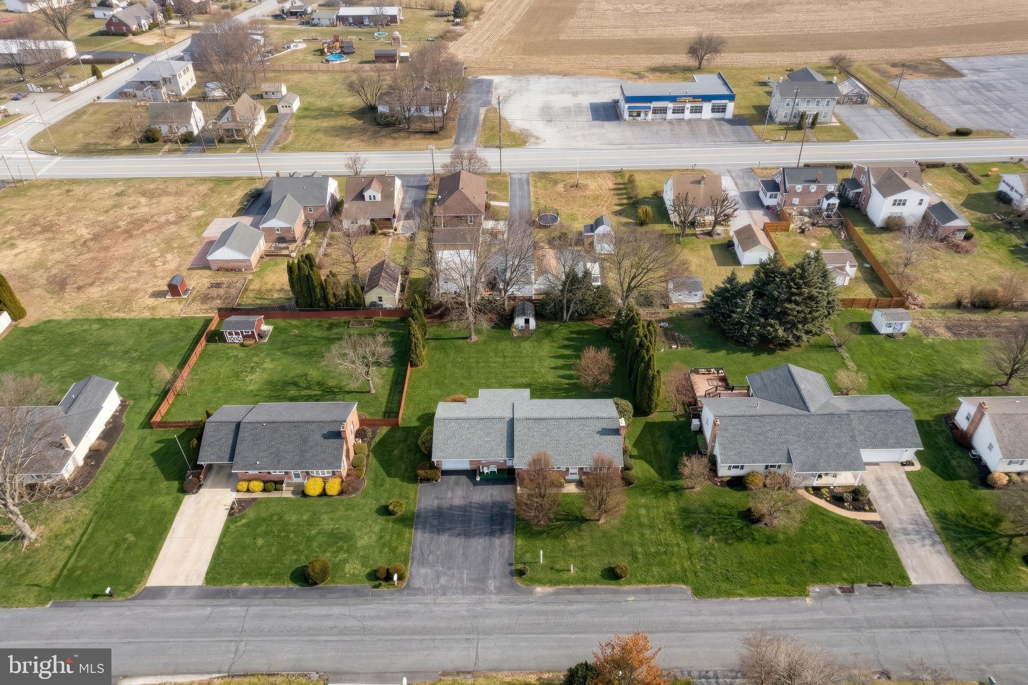 MUMMERT DR. - Residential