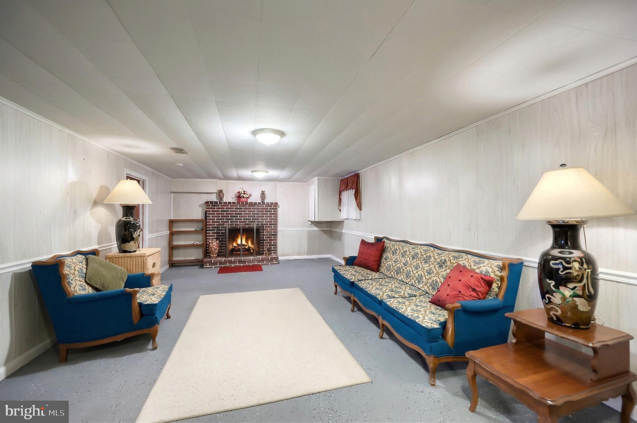 MUMMERT DR. - Residential