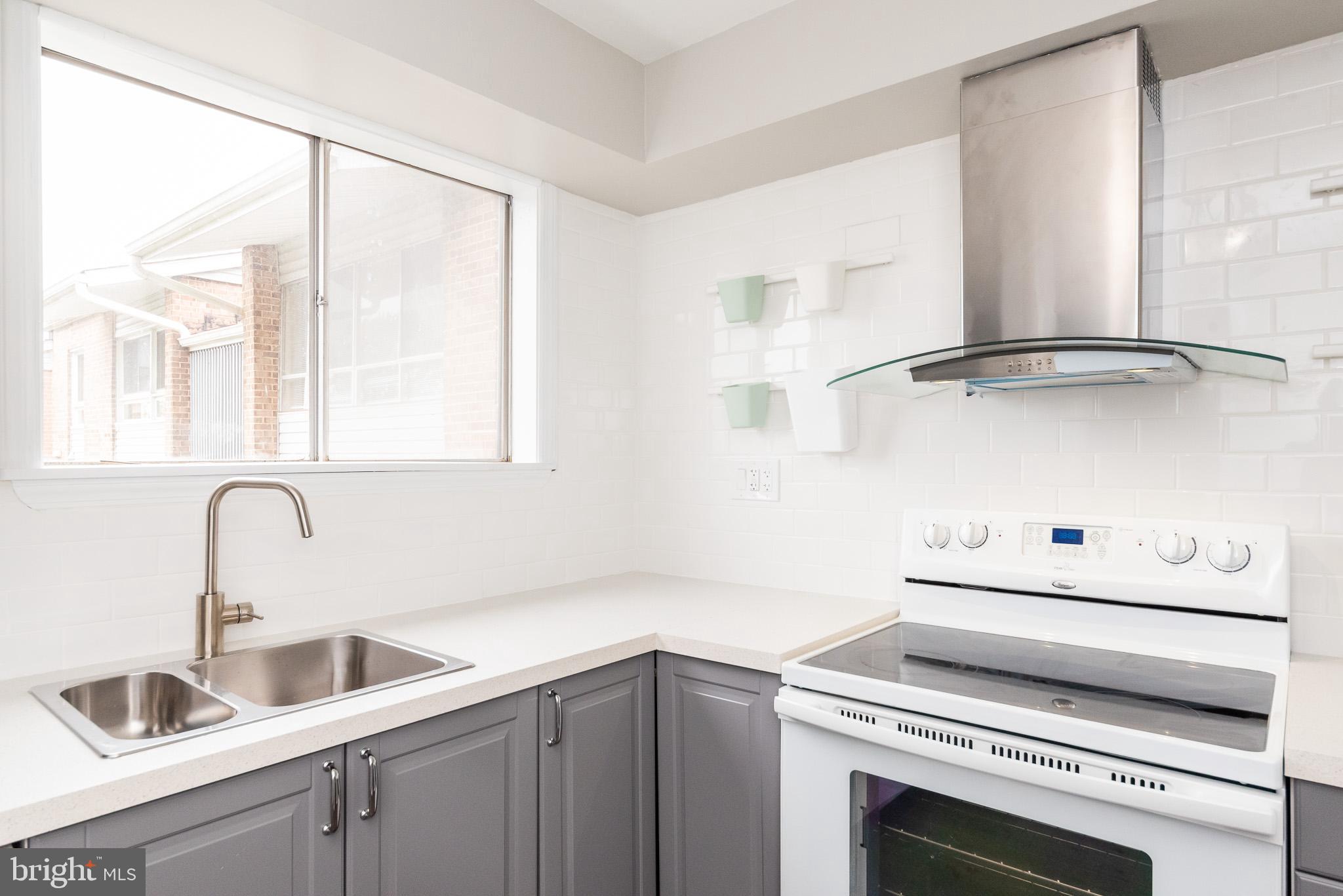 MOORES MILL MANOR - Residential