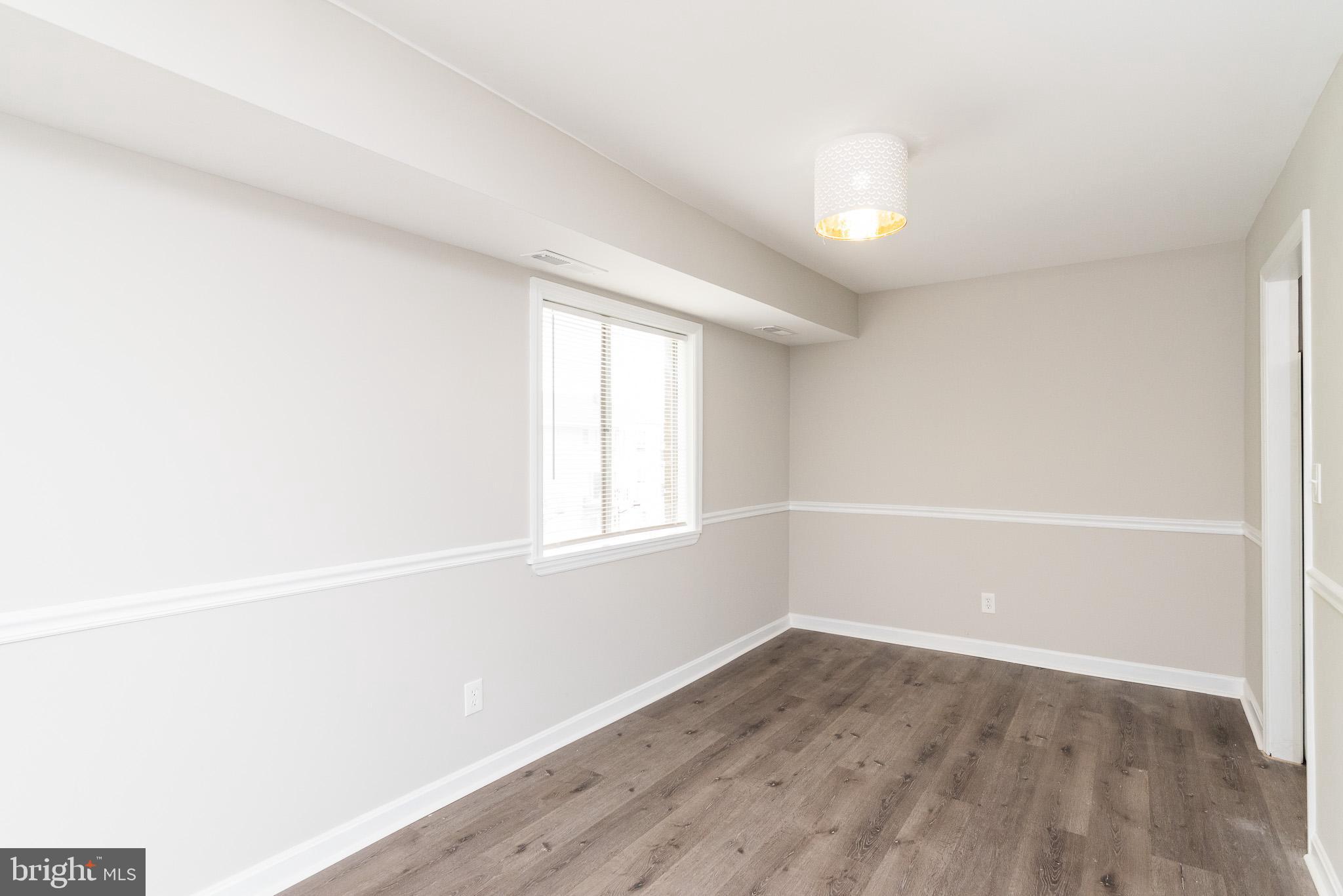 MOORES MILL MANOR - Residential