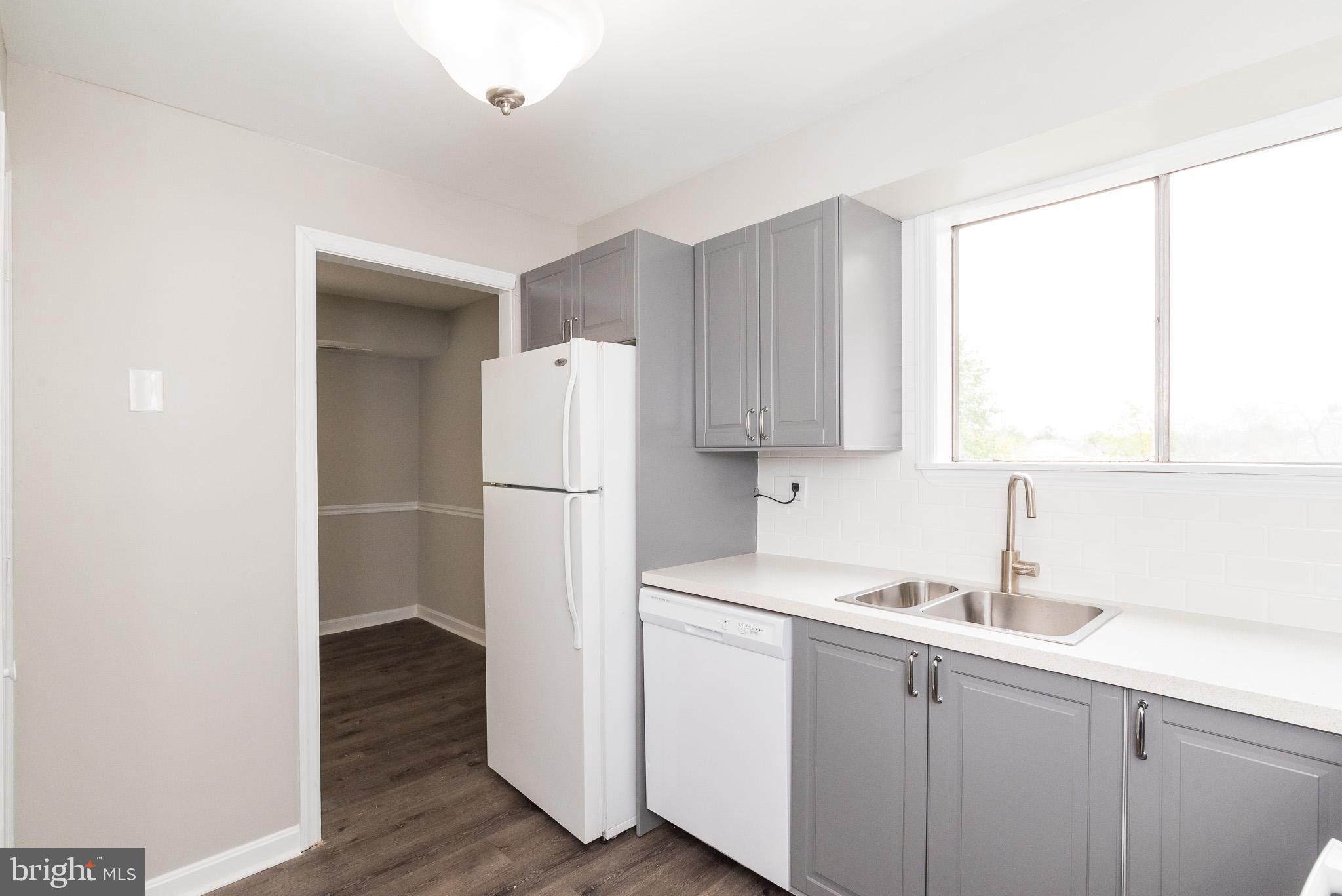 MOORES MILL MANOR - Residential