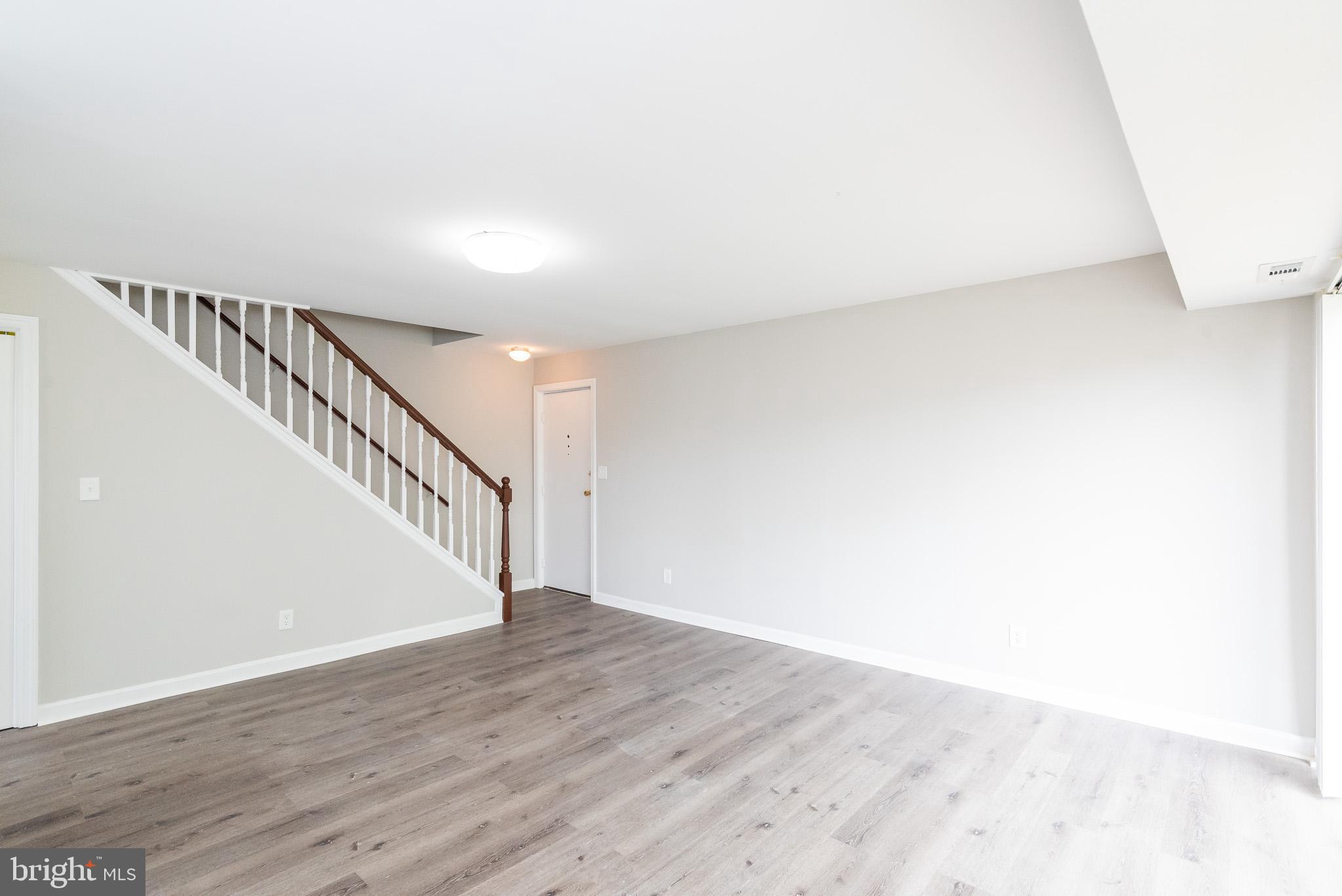 MOORES MILL MANOR - Residential