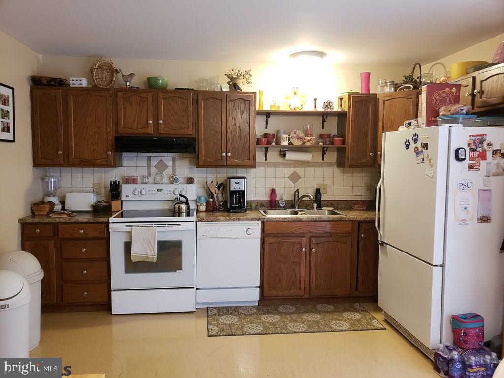 BREEZEWOOD FOREST - Residential