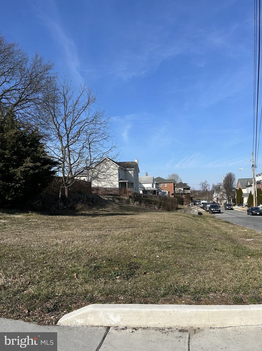 Lot located on a corner for which a variance was already obtained by the Board of Zoning Appeals for City of Hagerstown
