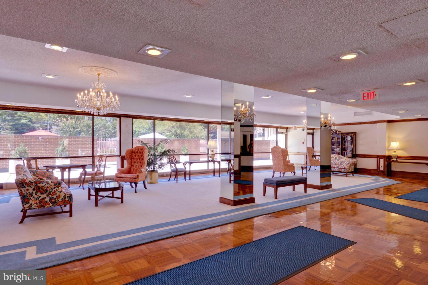 MCLEAN HOUSE - Residential