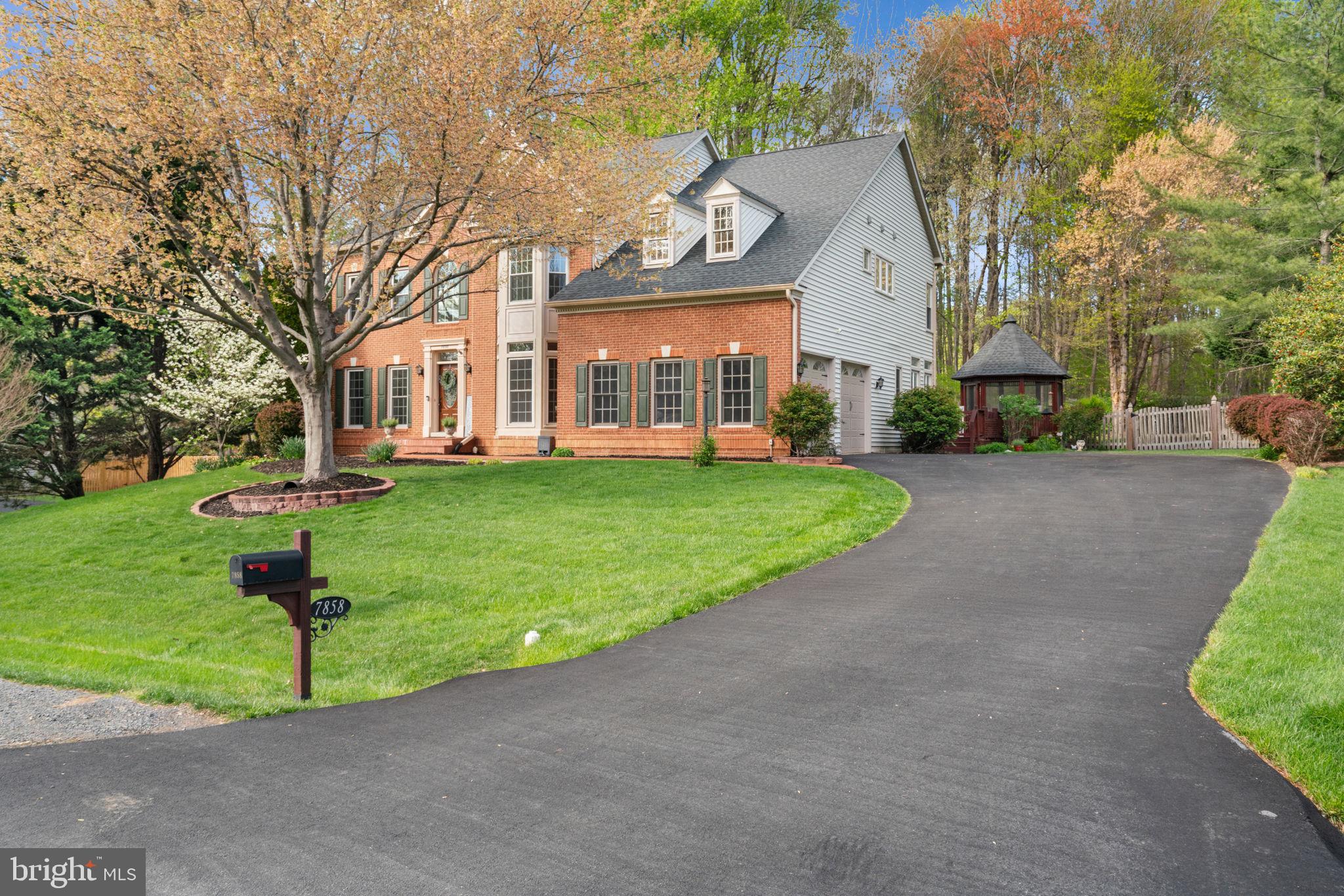 MEADOWBROOK WOODS - Residential