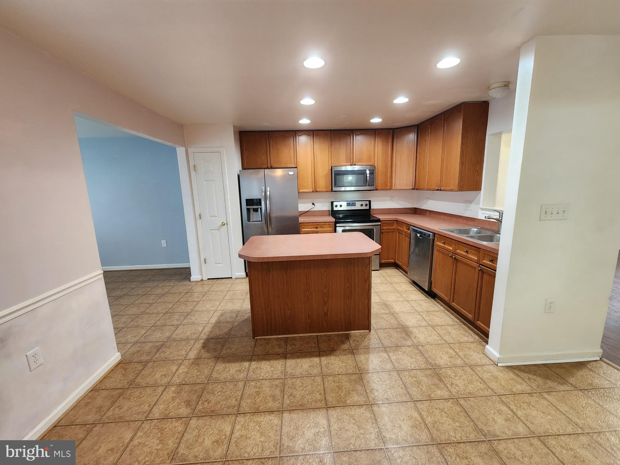 MANOR PARK - Residential Lease