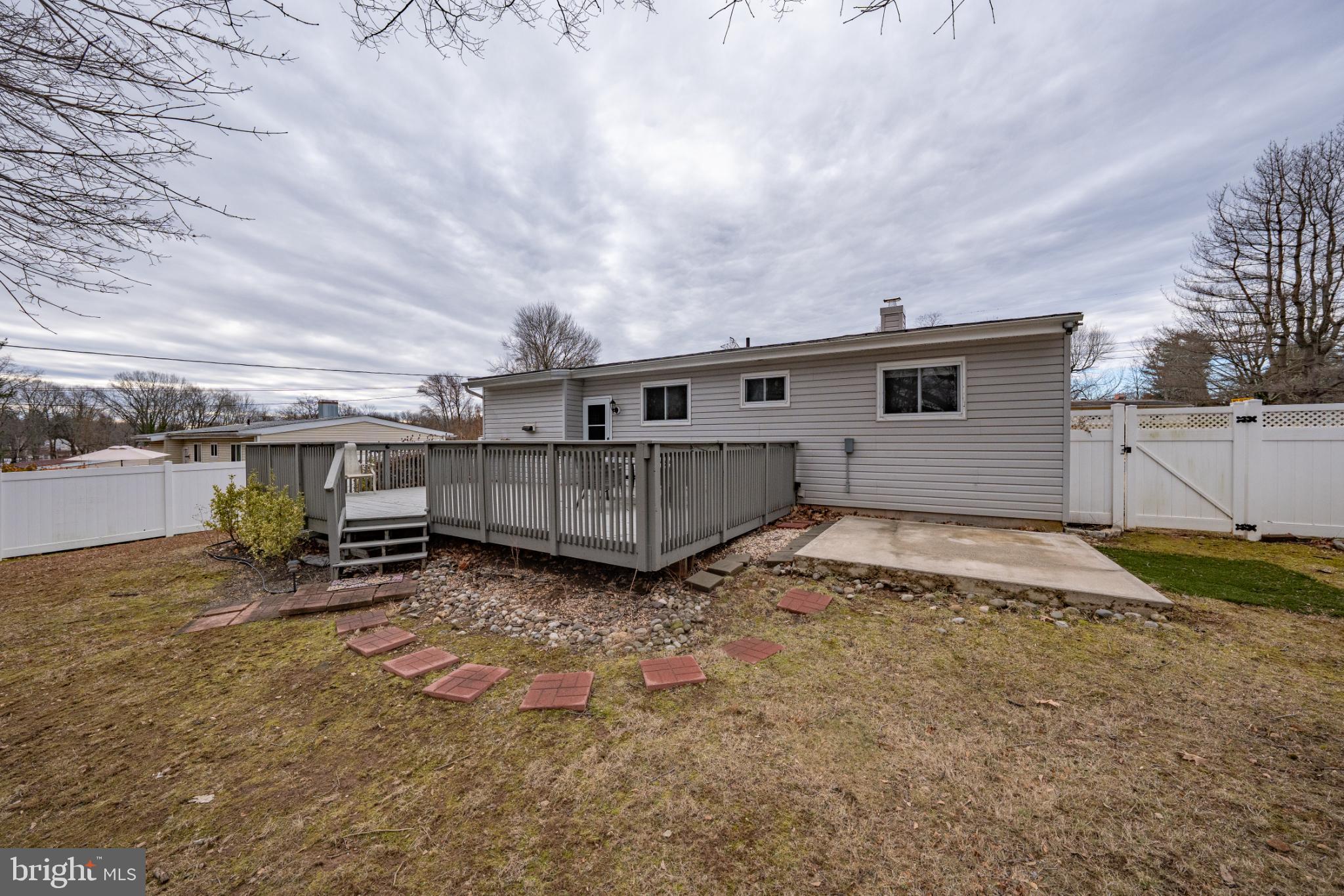 FLORA HILLS - Residential