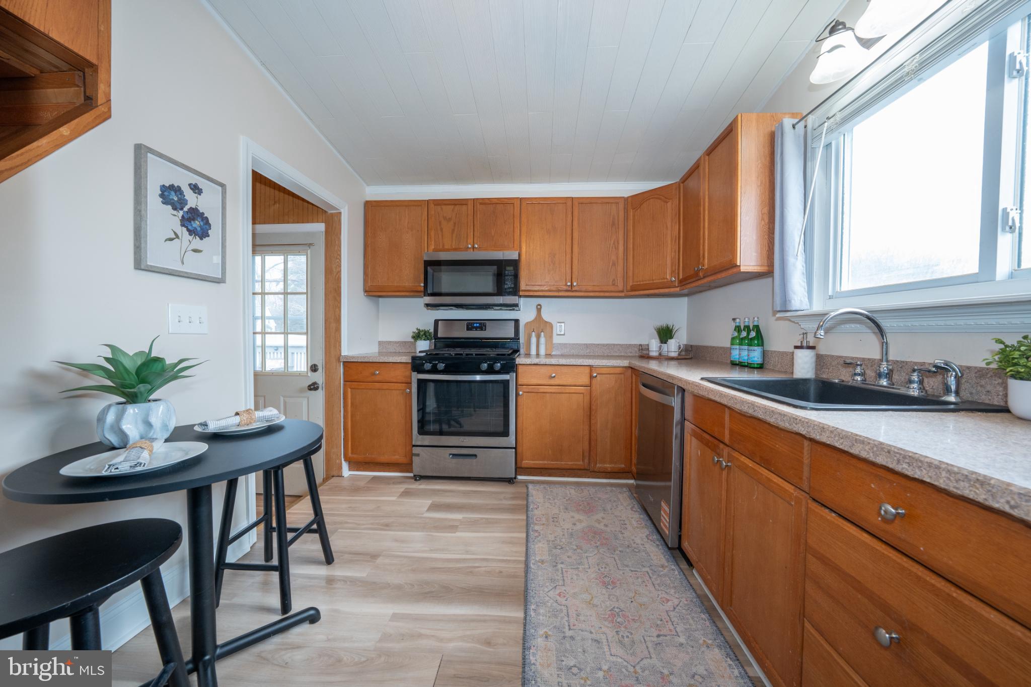 FLORA HILLS - Residential