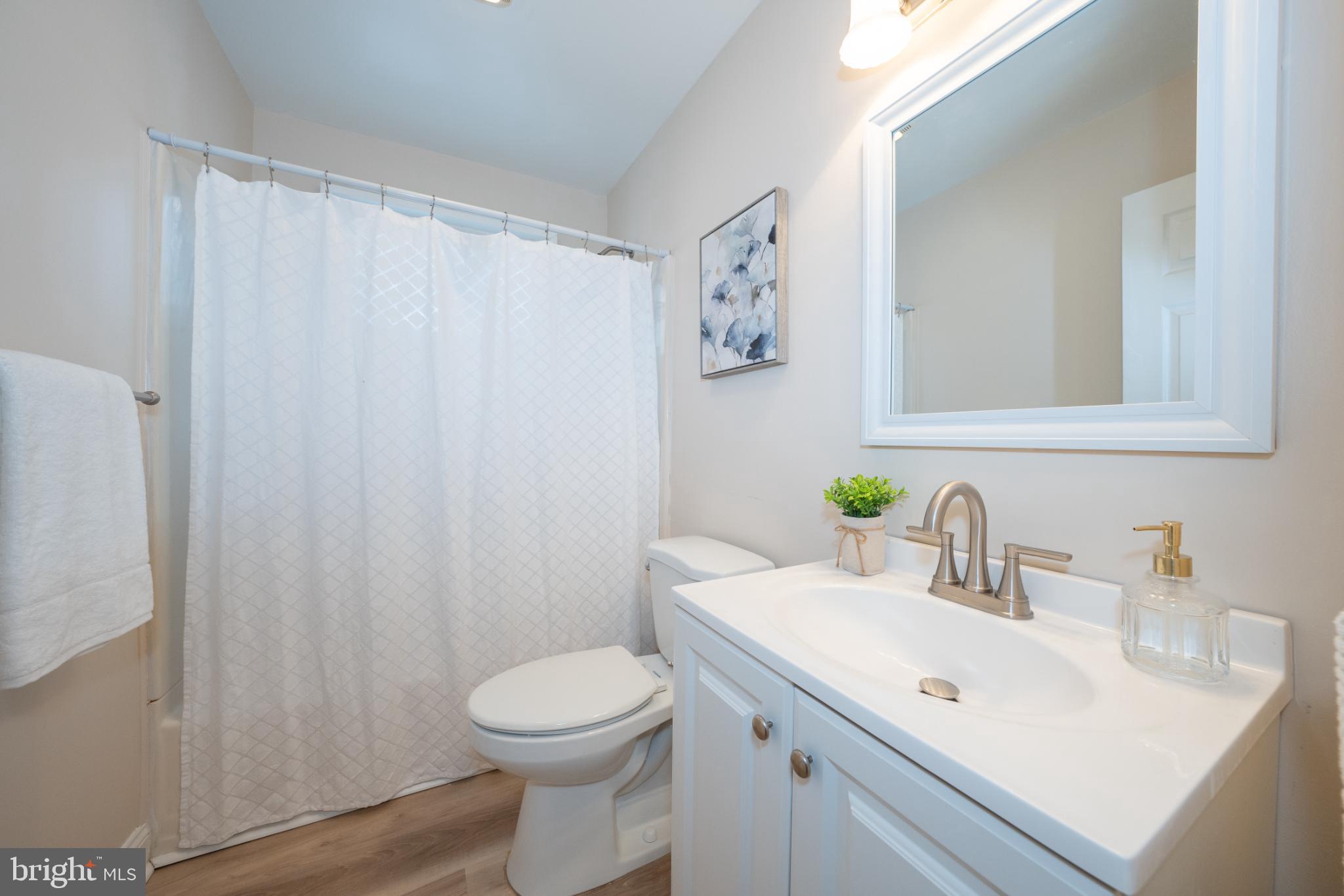 FLORA HILLS - Residential