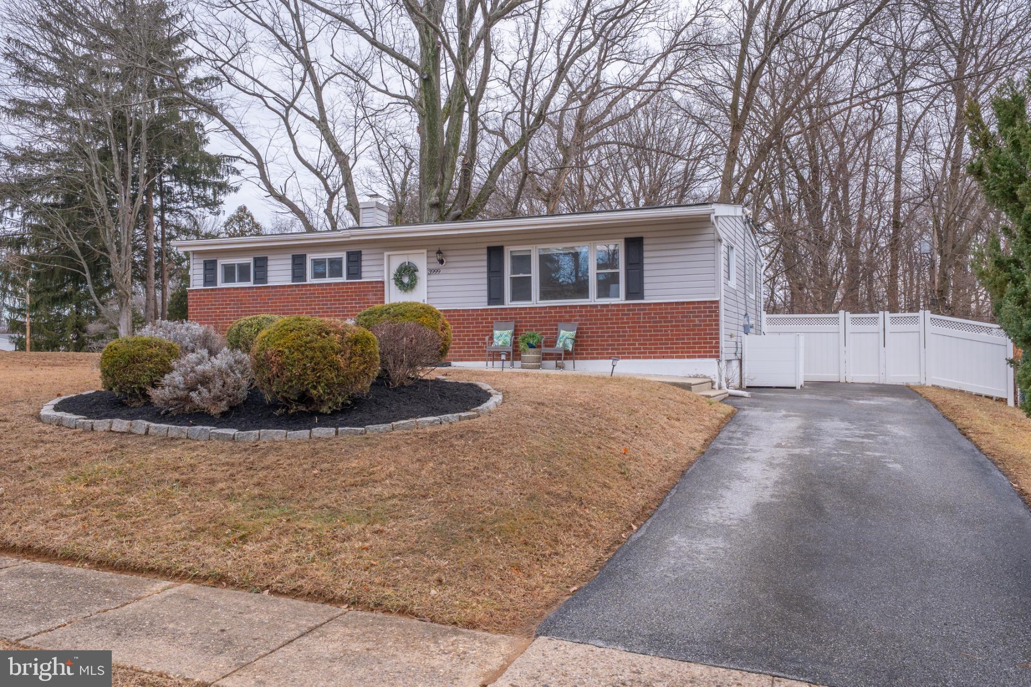 FLORA HILLS - Residential